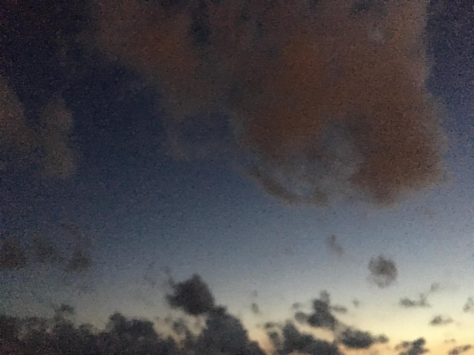 Wolkenhimmel in der Dämmerung 